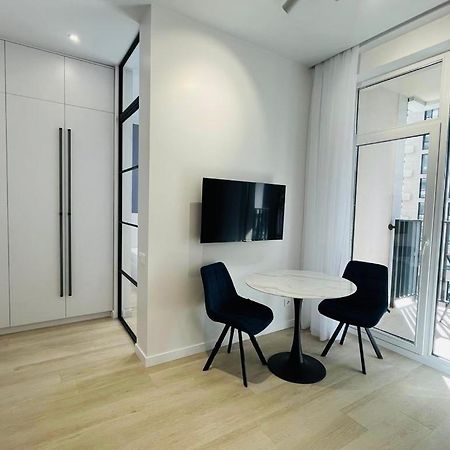 Modern Apartment In The Old Town キエフ エクステリア 写真