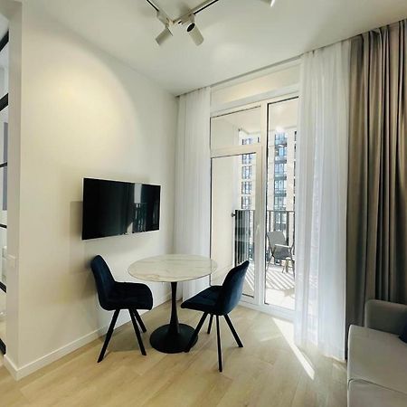 Modern Apartment In The Old Town キエフ エクステリア 写真