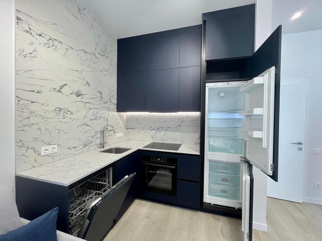 Modern Apartment In The Old Town キエフ エクステリア 写真