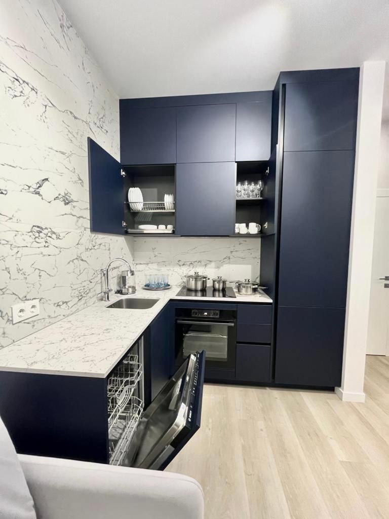 Modern Apartment In The Old Town キエフ エクステリア 写真